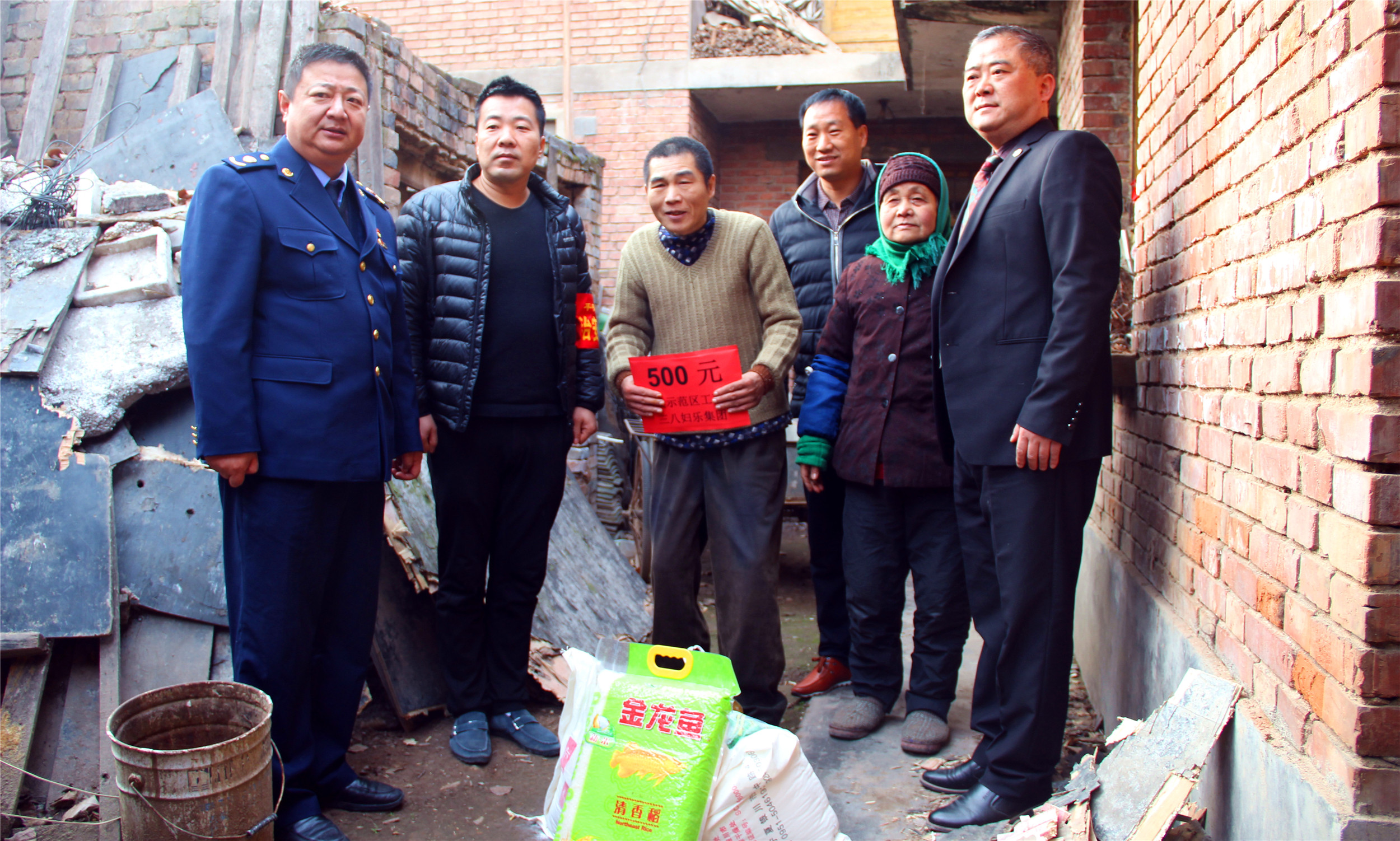 三八婦樂集團(tuán)攜手楊凌工商局節(jié)前慰問貧困家庭