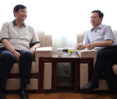 三八婦樂袁曉峰與柞水縣縣委書記陳璇座談