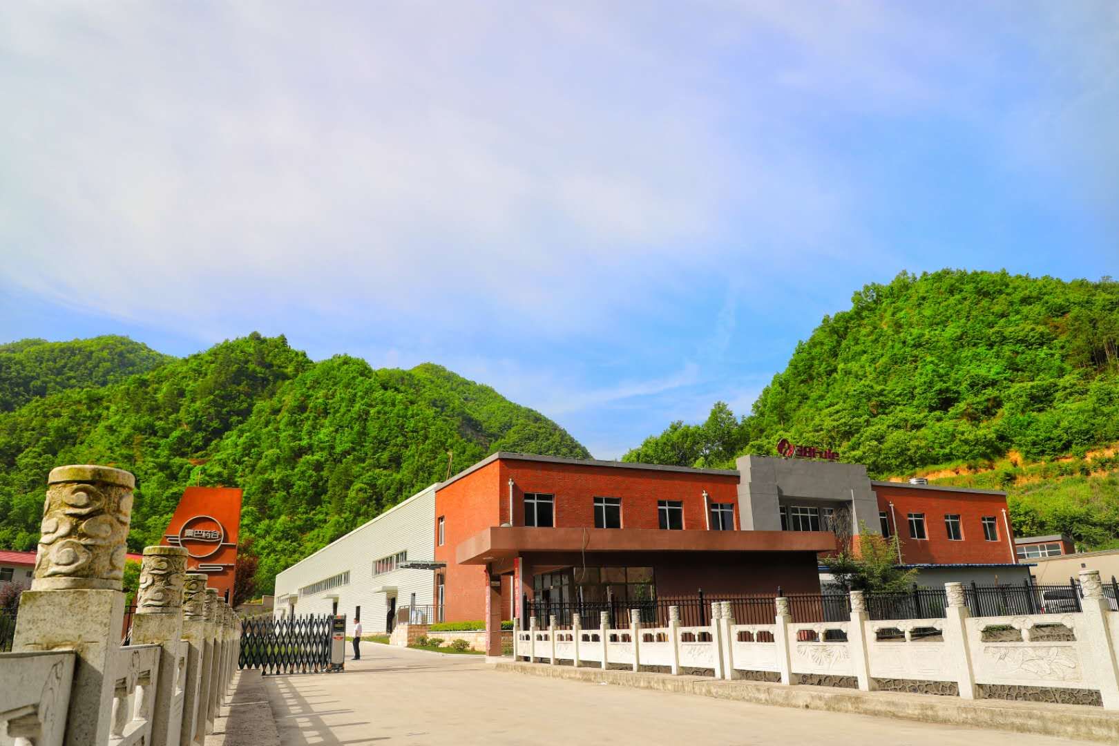 商洛市委領(lǐng)導(dǎo)到三八婦樂(lè)柞水基地調(diào)研