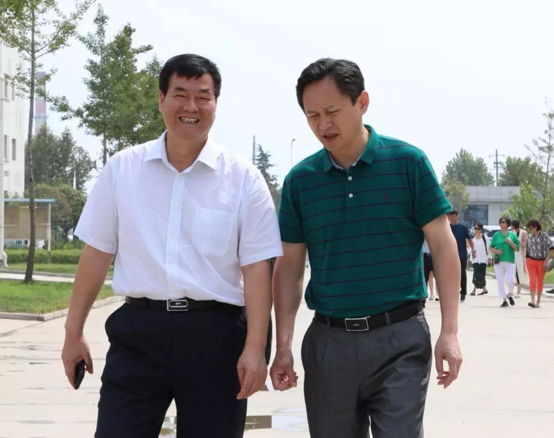 三八婦樂集團董事長袁曉峰到南京大學(xué)參觀訪問