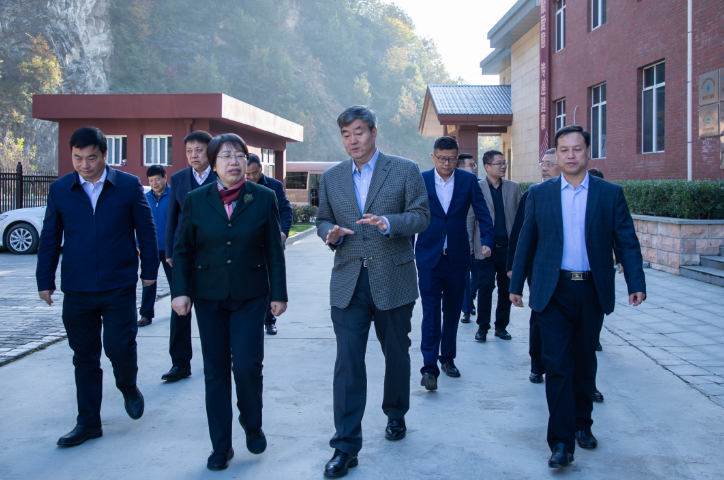 商洛市委書記陳俊到三八婦樂特醫(yī)食品生產基地調研