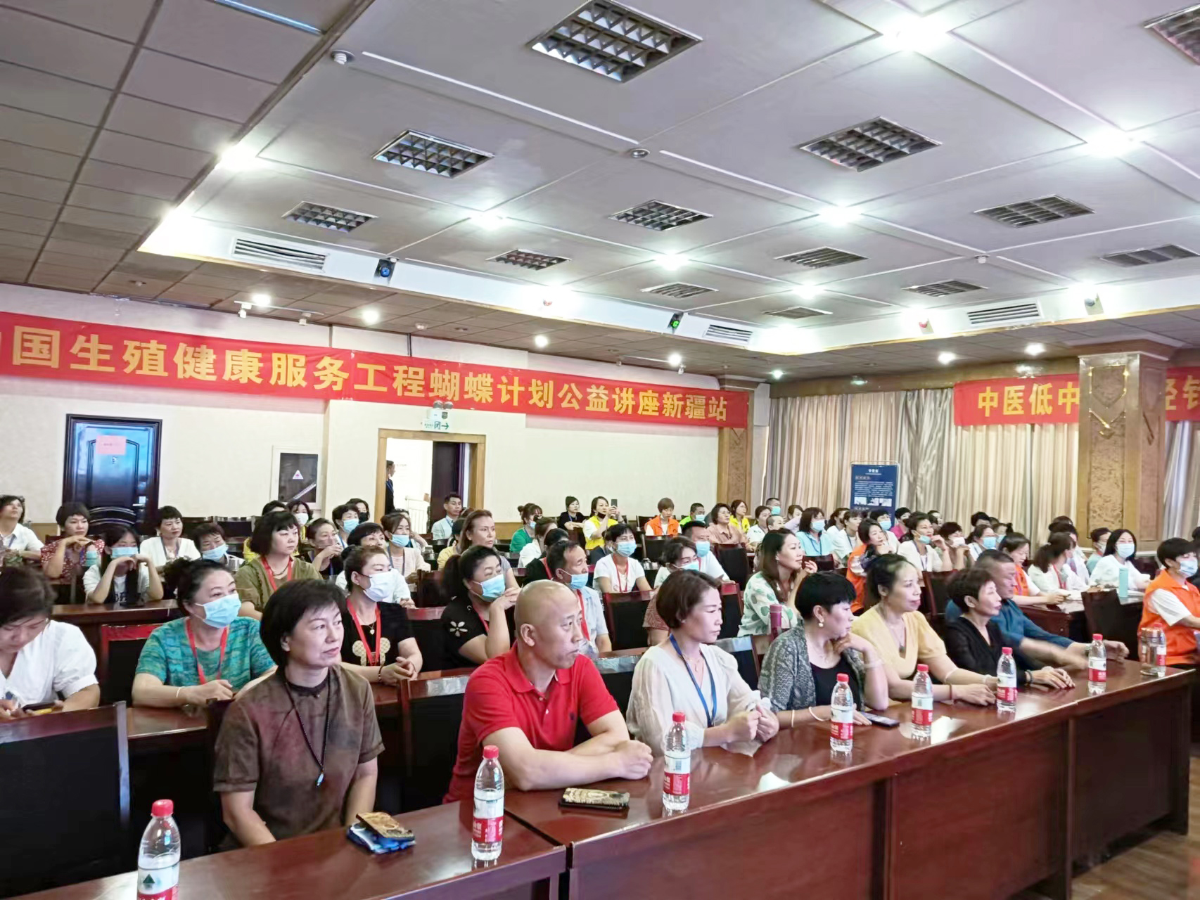 好事成雙！新疆第一屆青囊集低中頻適宜（康復(fù)）技術(shù)交流標(biāo)準(zhǔn)化會(huì)議完美落幕、蘇州青囊集旗艦店盛大開業(yè)