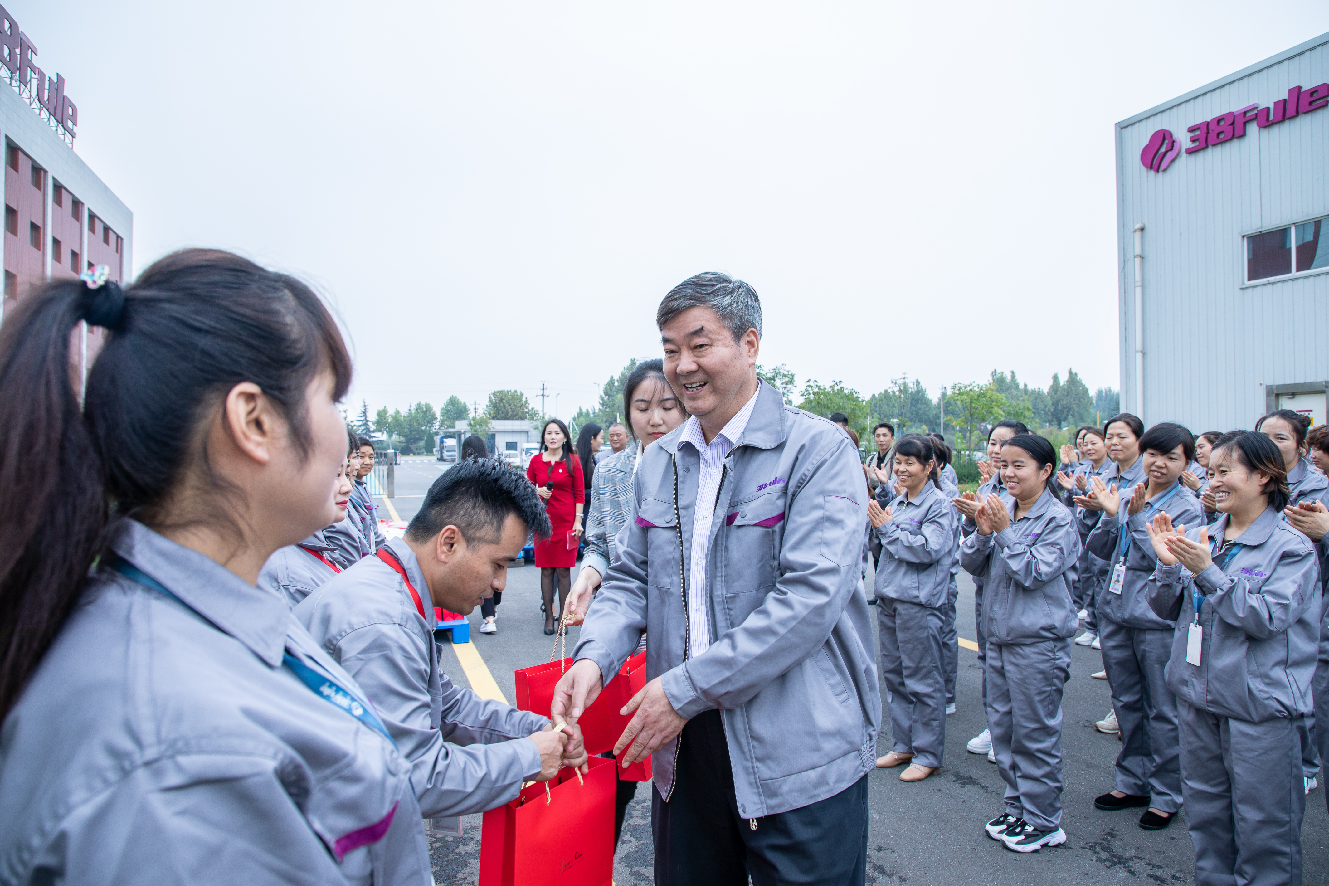 三八婦樂袁曉鋒：積極承擔企業(yè)主體責任，為推動高質量發(fā)展做出貢獻！