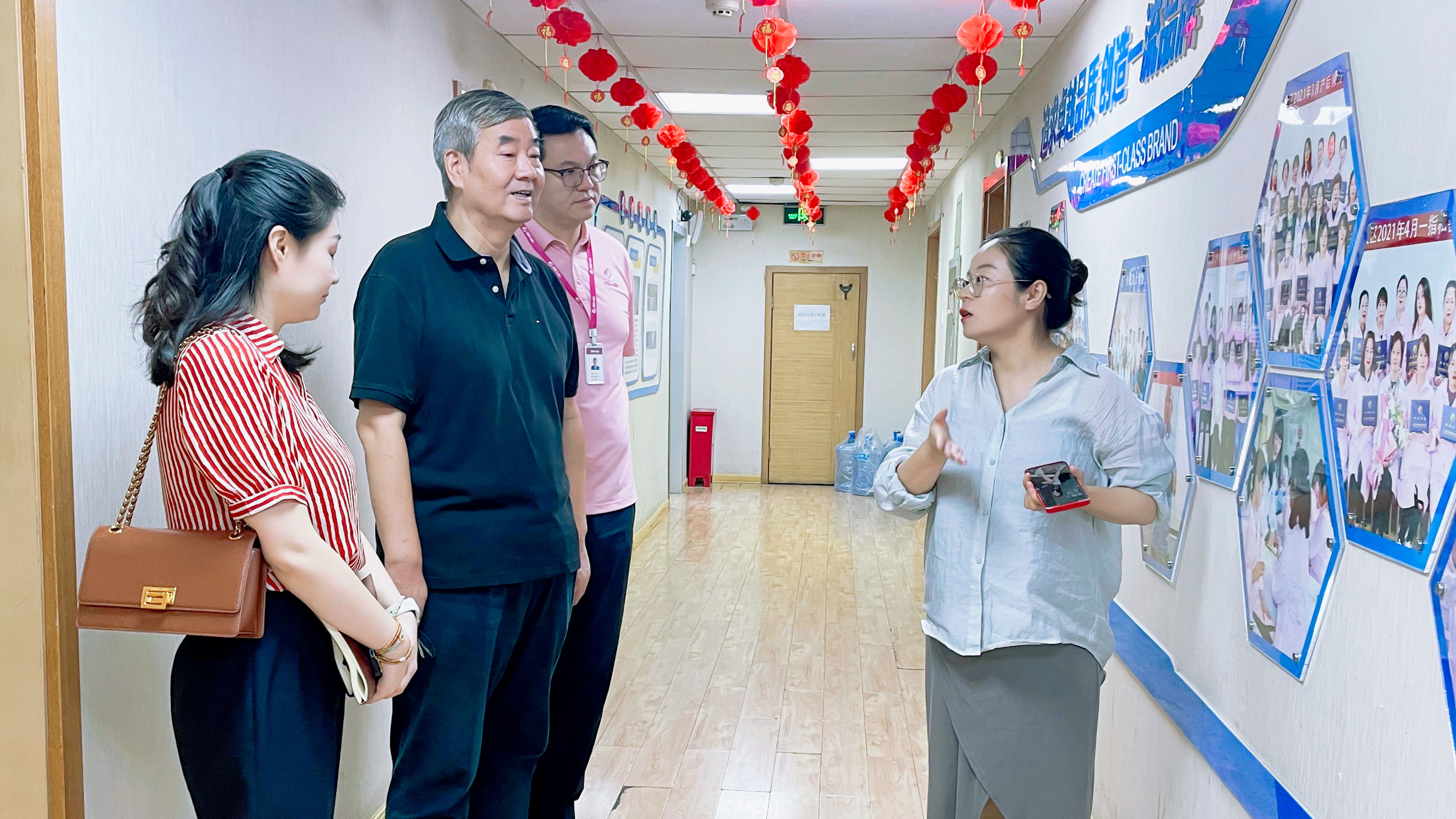 三八婦樂(lè)袁曉峰到基柱堂中醫(yī)養(yǎng)生教育集團(tuán)參觀學(xué)習(xí)